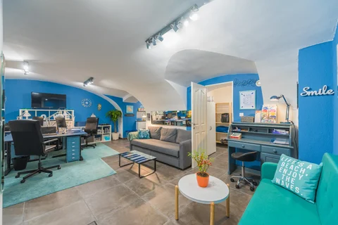 LUGGAGE STORAGE @ happy office property management