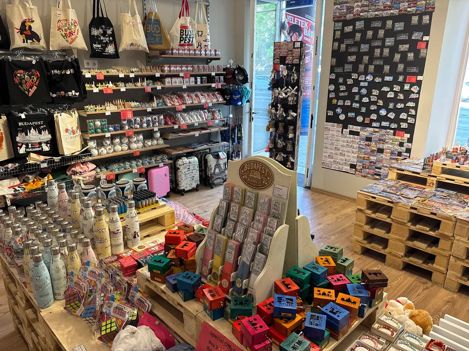 Luggage Storage and Souvenir Budapest - image 4