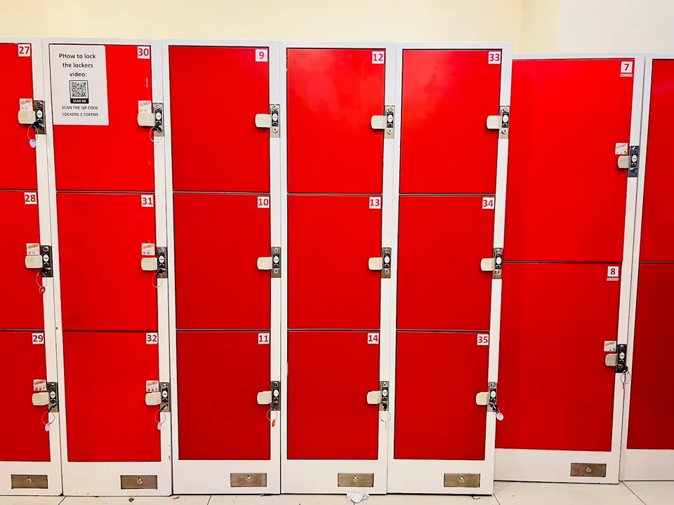 Lockers Budapest Luggage Storage - image 2