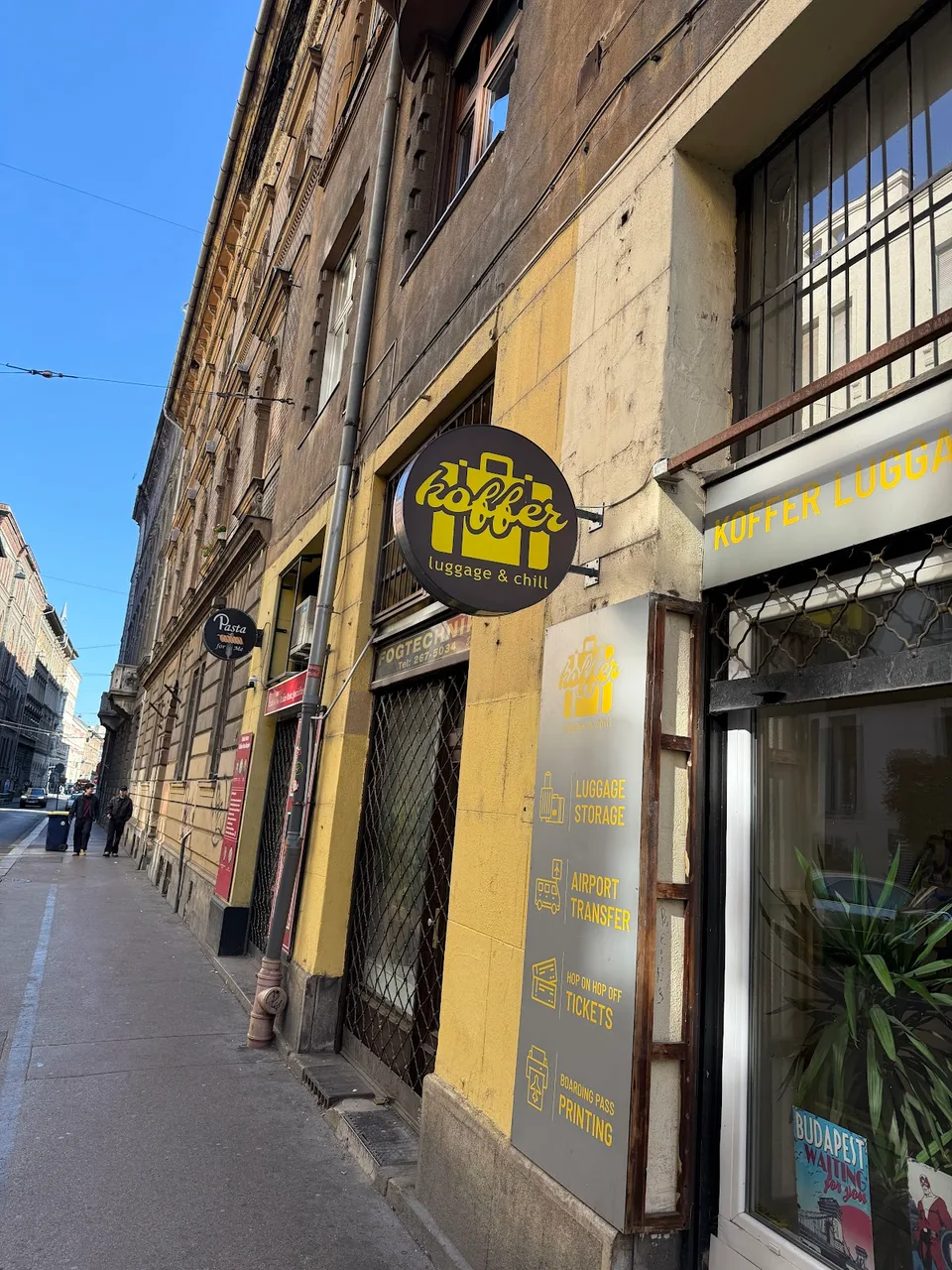 Koffer Budapest Luggage Storage - image 2