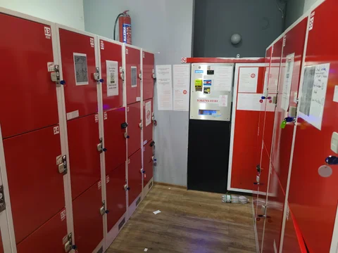 Lockers Budapest Luggage Storage - image 2