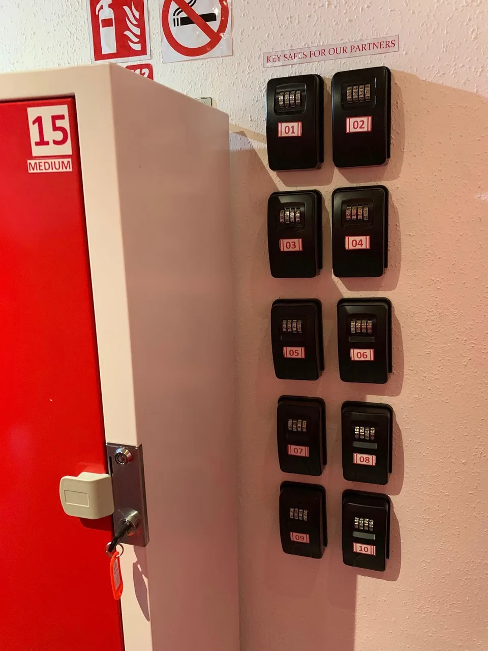 Lockers Budapest Luggage Storage - image 5