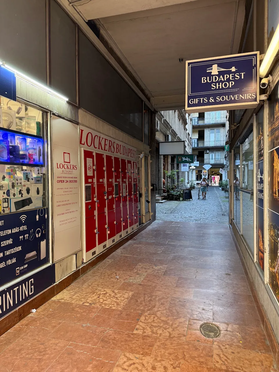 Lockers Budapest Luggage Storage - image 4