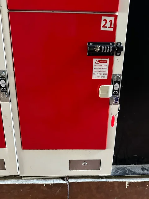 Lockers Budapest Luggage Storage - image 6