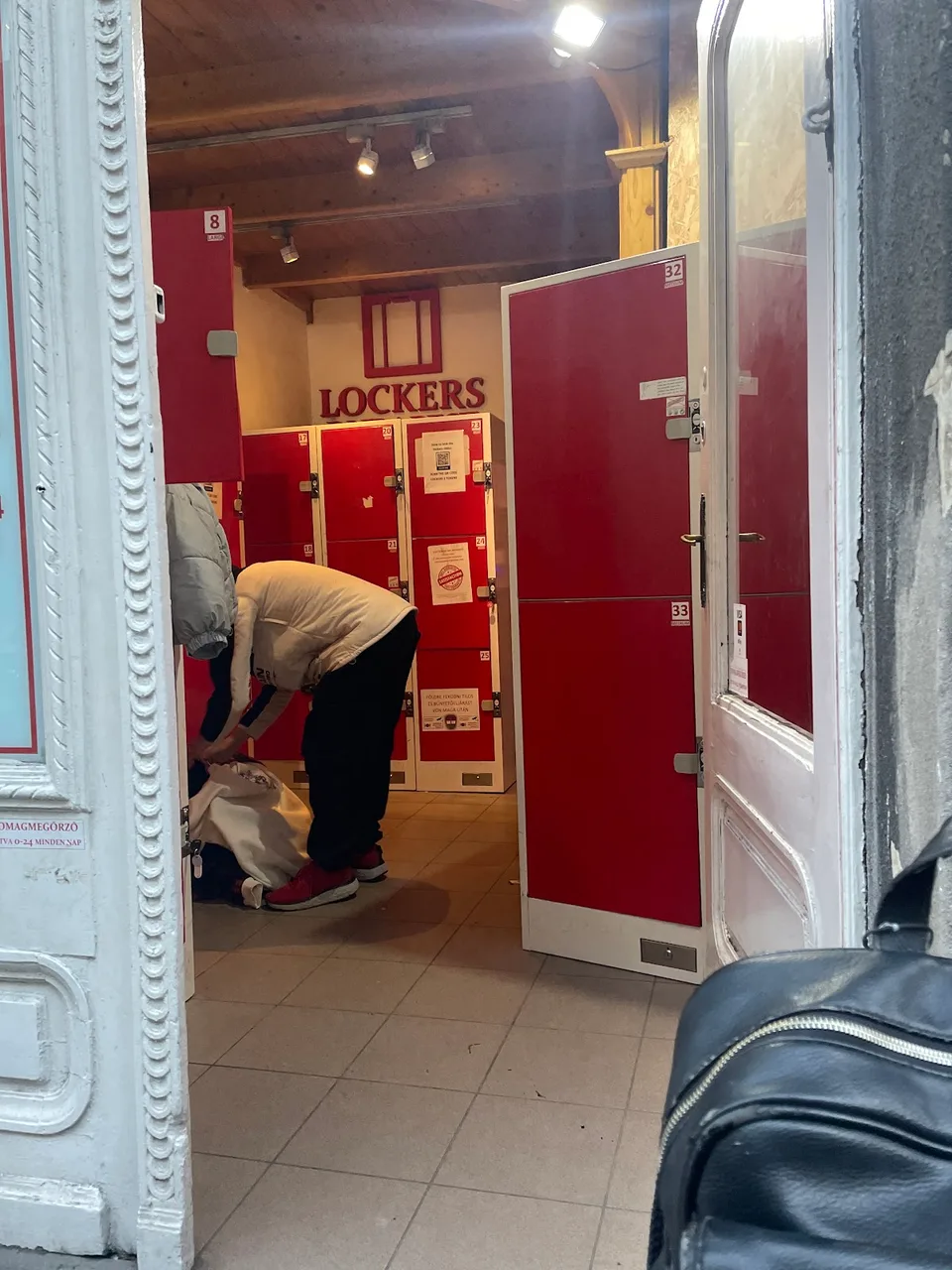 Lockers Budapest Luggage Storage - image 7