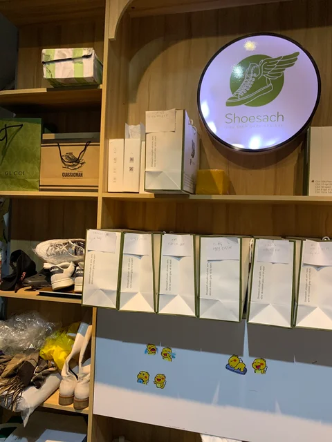 Òa Ai Đây Coffee House, Luggage Storage Service & Dịch Vụ Tư Vấn Thời Trang — 3