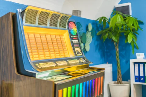 LUGGAGE STORAGE @ happy office property management - image 2