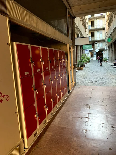Lockers Budapest Luggage Storage - image 3