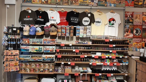 Luggage Storage and Souvenir Budapest - image 3