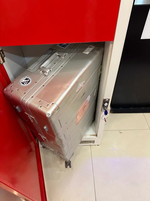 Lockers Budapest Luggage Storage - image 5