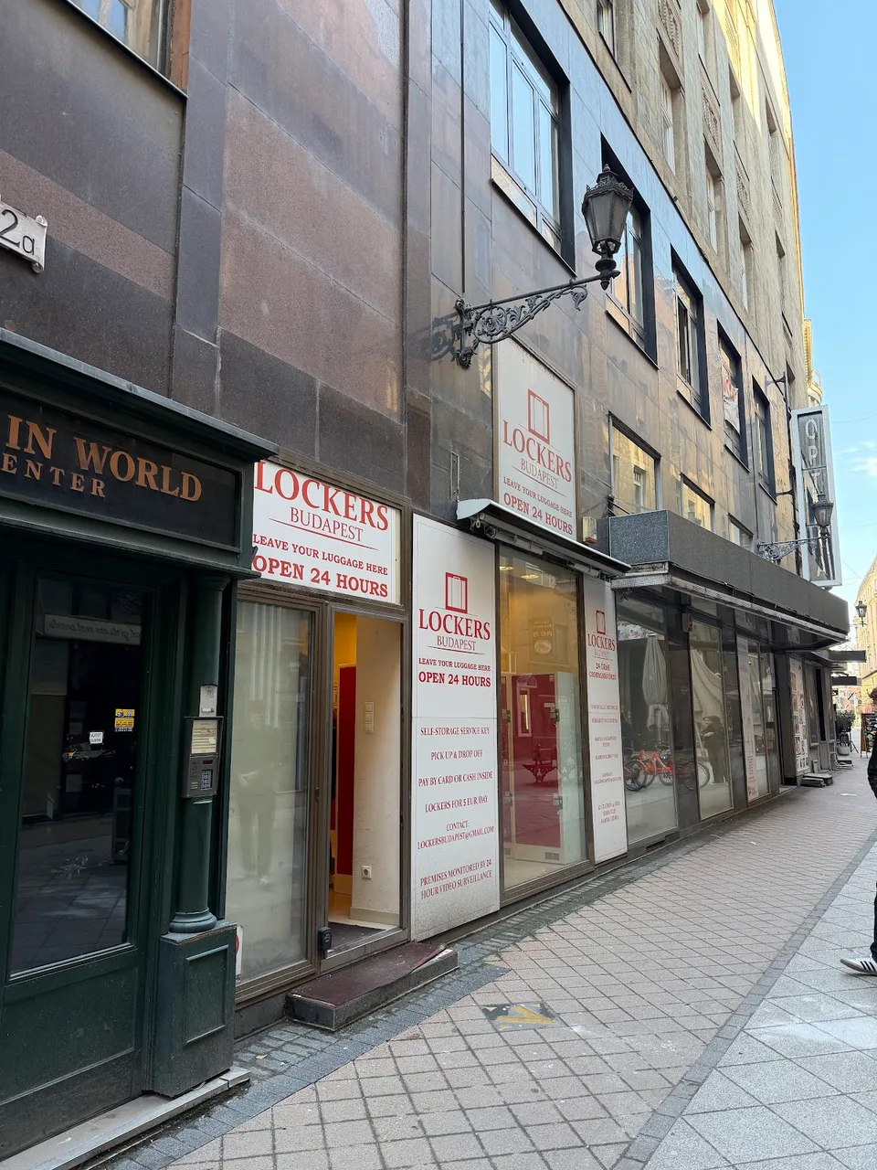 Lockers Budapest Luggage Storage - image 4