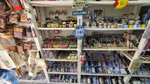 Alfama Collections (Souvenirs & Luggage Storage Facility) - image 8