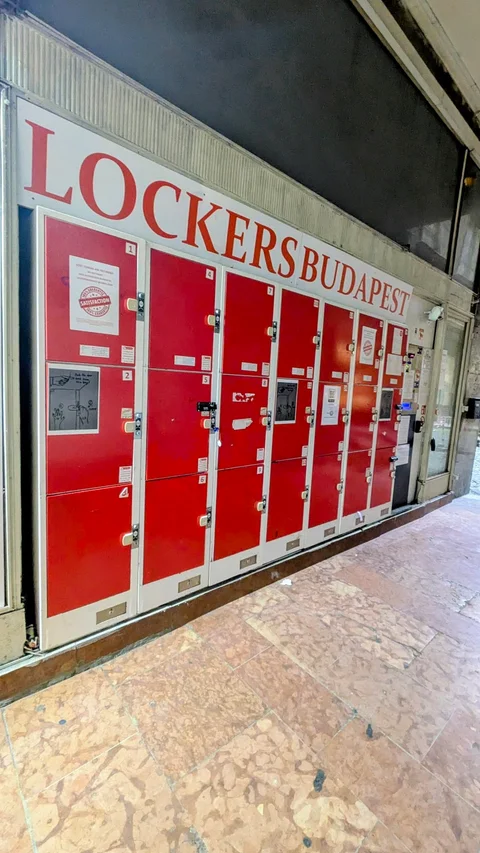 Lockers Budapest Luggage Storage - image 2