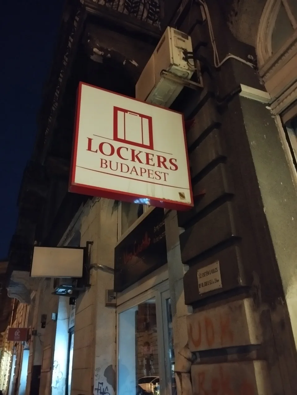 Lockers Budapest Luggage Storage - image 3