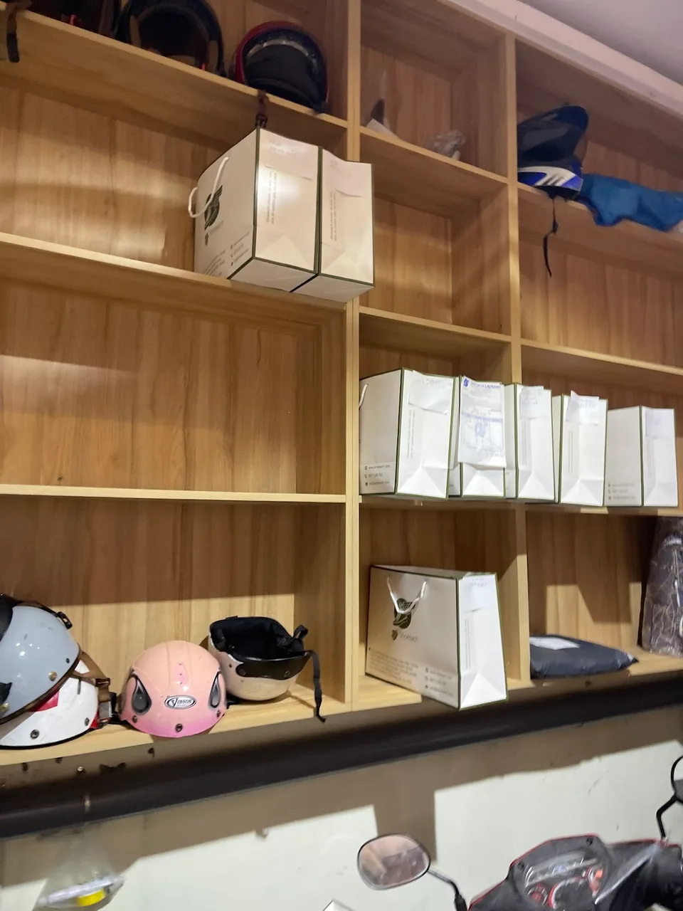 Òa Ai Đây Coffee House, Luggage Storage Service & Dịch Vụ Tư Vấn Thời Trang - image 8