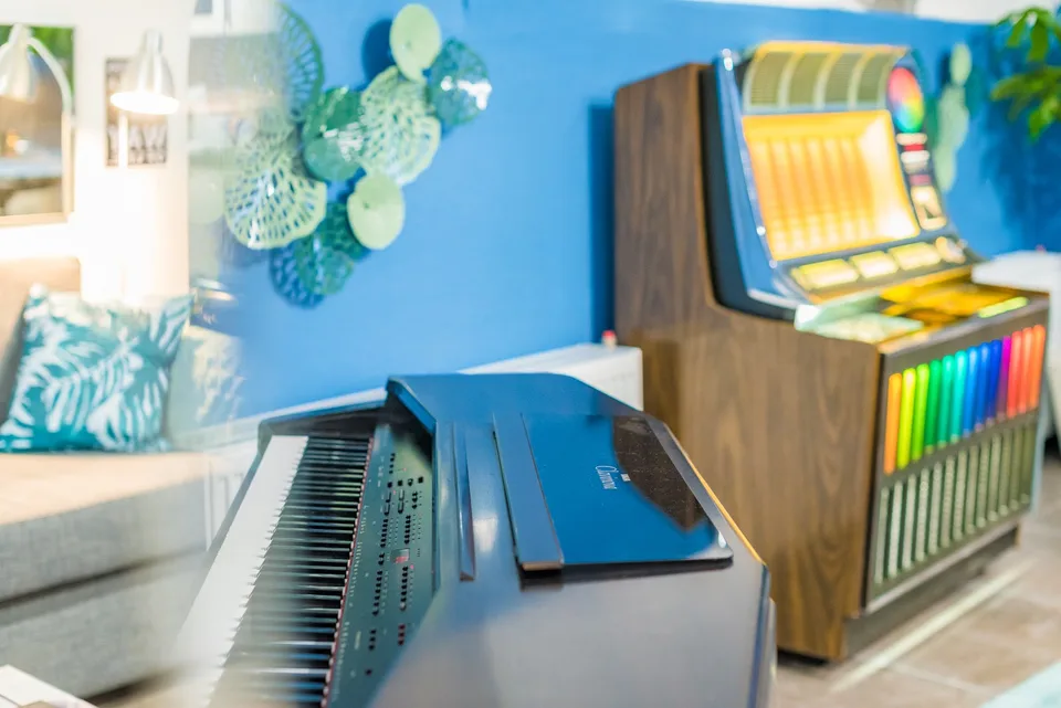 LUGGAGE STORAGE @ happy office property management - image 4