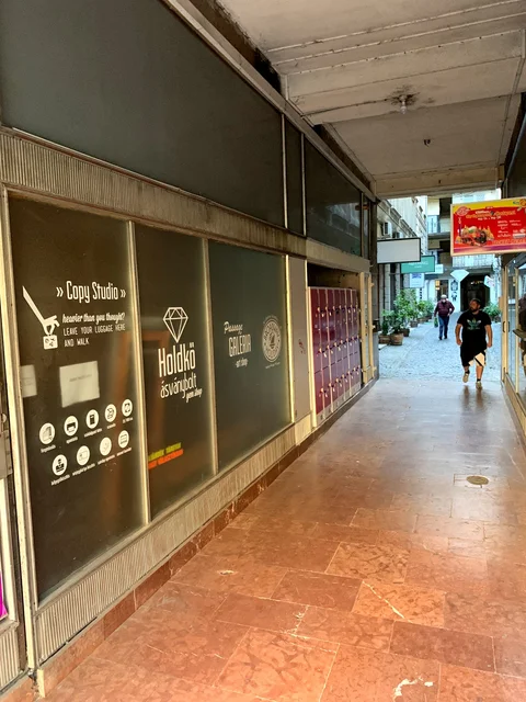 Lockers Budapest Luggage Storage - image 5