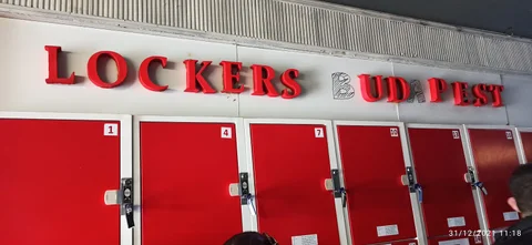 Lockers Budapest Luggage Storage - image 6