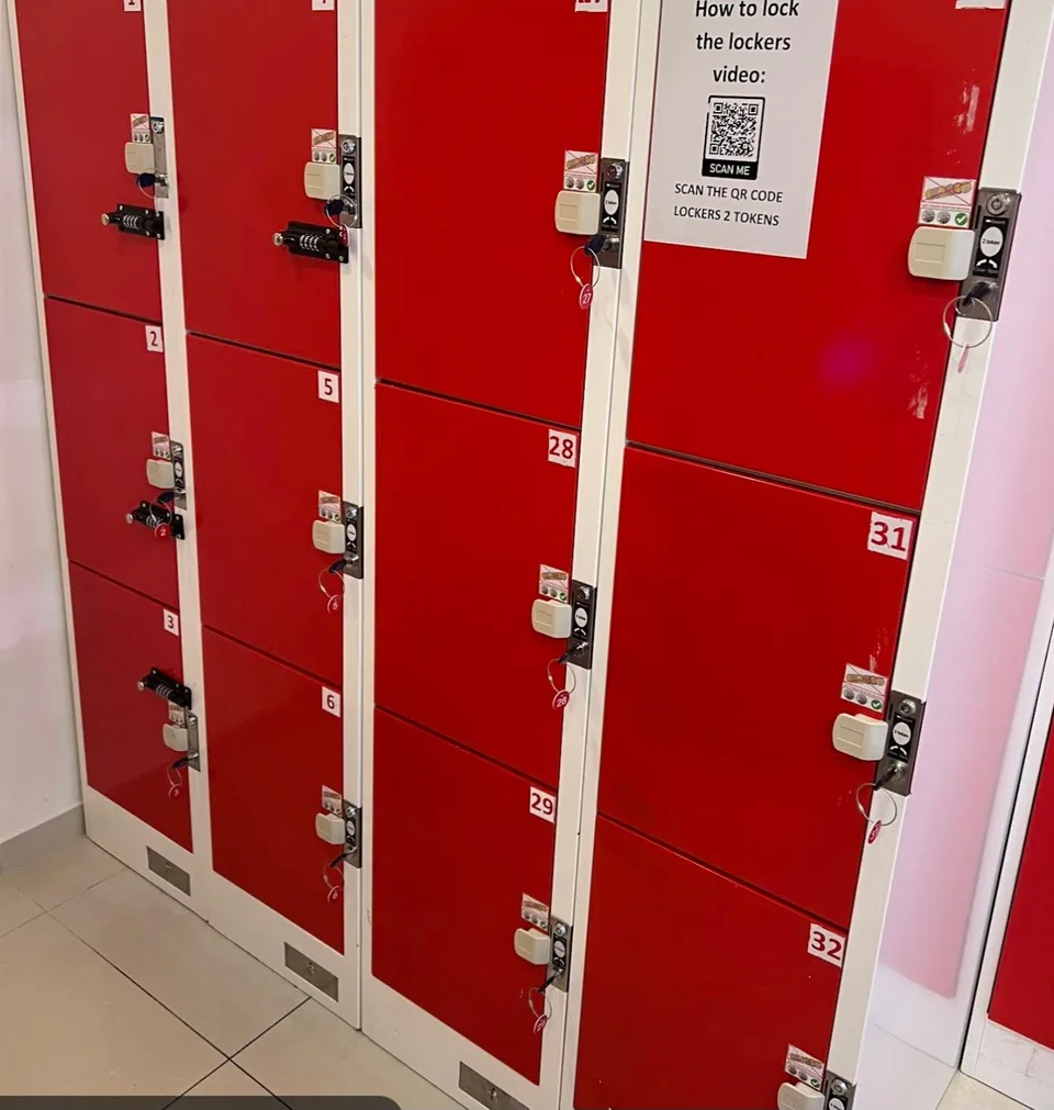 Lockers Budapest Luggage Storage - image 7