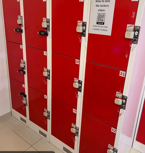 Lockers Budapest Luggage Storage - image 7