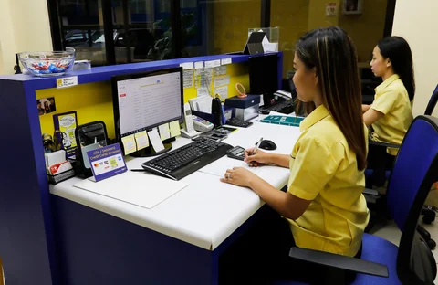 Loc&Stor 24/7 Storage Space For Rent Urban Makati Philippines - image 7