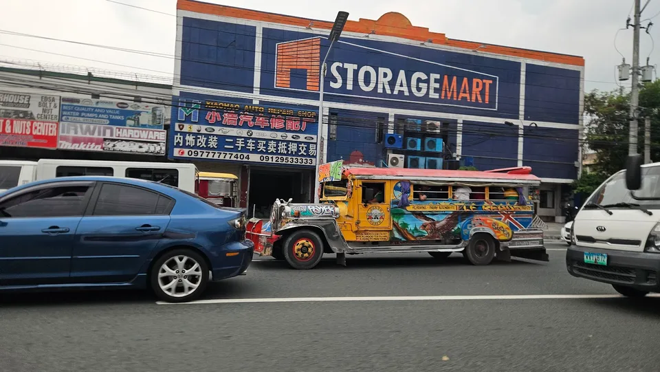 StorageMart EDSA Bangkal Storage Space Rental Makati City Philippines - image 5