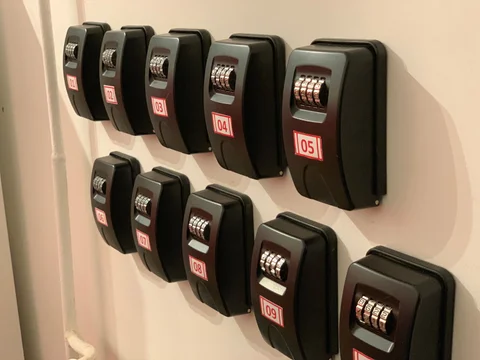 Lockers Budapest Luggage Storage - image 3