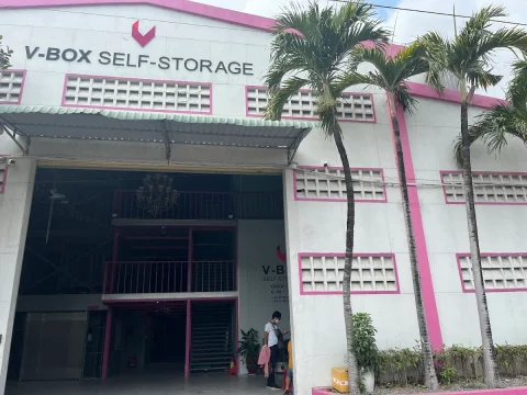 V-Box Self Storage — 5