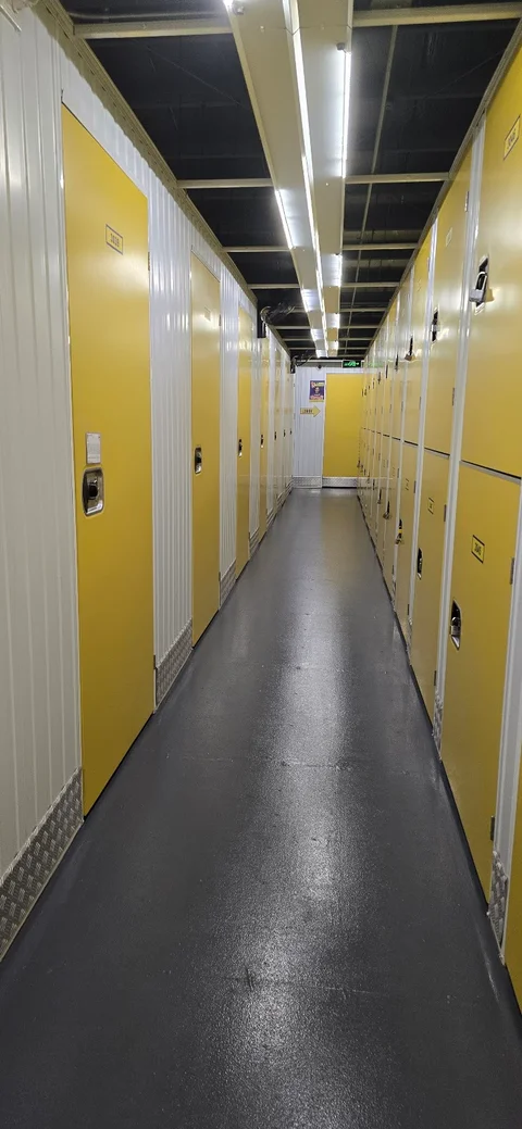 Loc&Stor 24/7 Storage Space For Rent North EDSA Quezon City Philippines - image 2