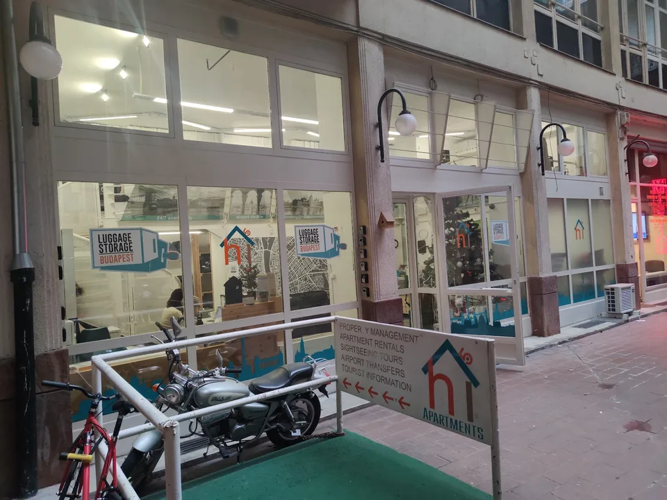 Luggage Storage Budapest Hi5 - image 2