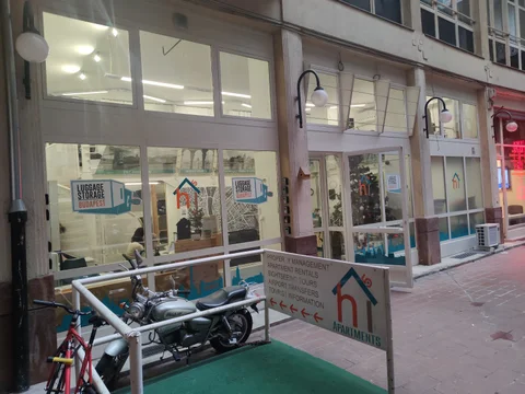 Luggage Storage Budapest Hi5 - image 2