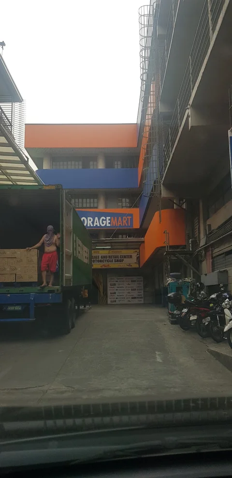StorageMart Quezon Avenue Banawe Storage Space Rental Quezon City Philippines - image 3