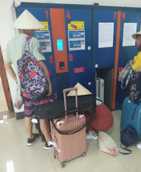 Automatic Luggage Storage Locker at Hanoi Train Station — 3