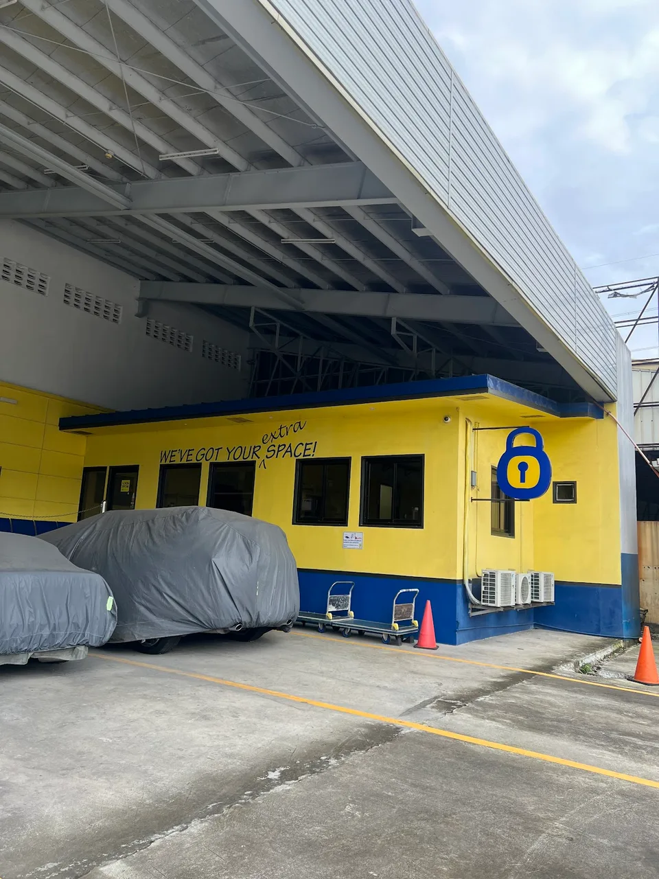 Loc&Stor 24/7 Storage Space For Rent North EDSA Quezon City Philippines - image 3