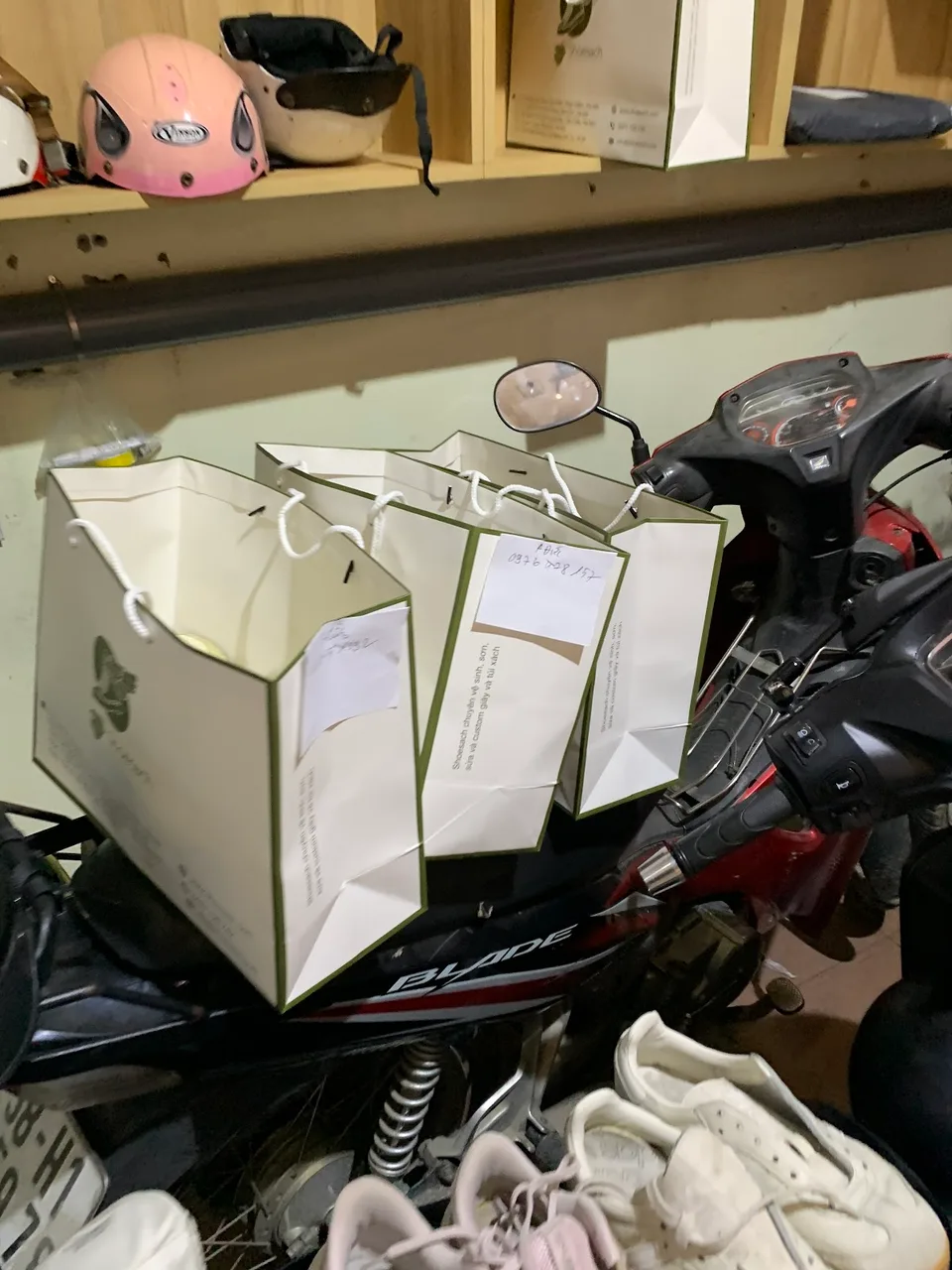 Òa Ai Đây Coffee House, Luggage Storage Service & Dịch Vụ Tư Vấn Thời Trang - image 4