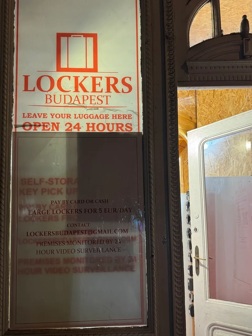 Lockers Budapest Luggage Storage - image 4