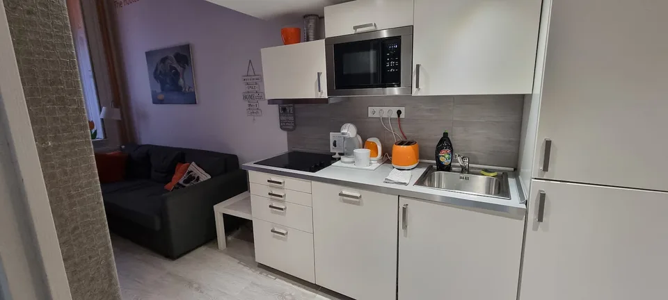 LUGGAGE STORAGE @ happy office property management - image 6