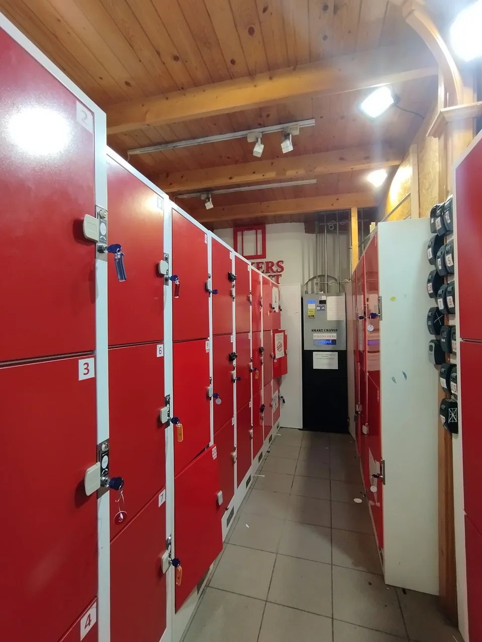 Lockers Budapest Luggage Storage - image 2