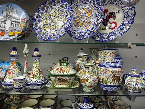 Alfama Collections (Souvenirs & Luggage Storage Facility) - image 1