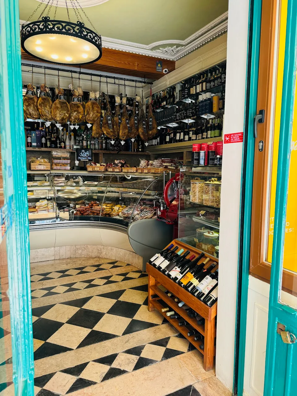 Left Luggage Lockers - Rossio Metro Station - image 6