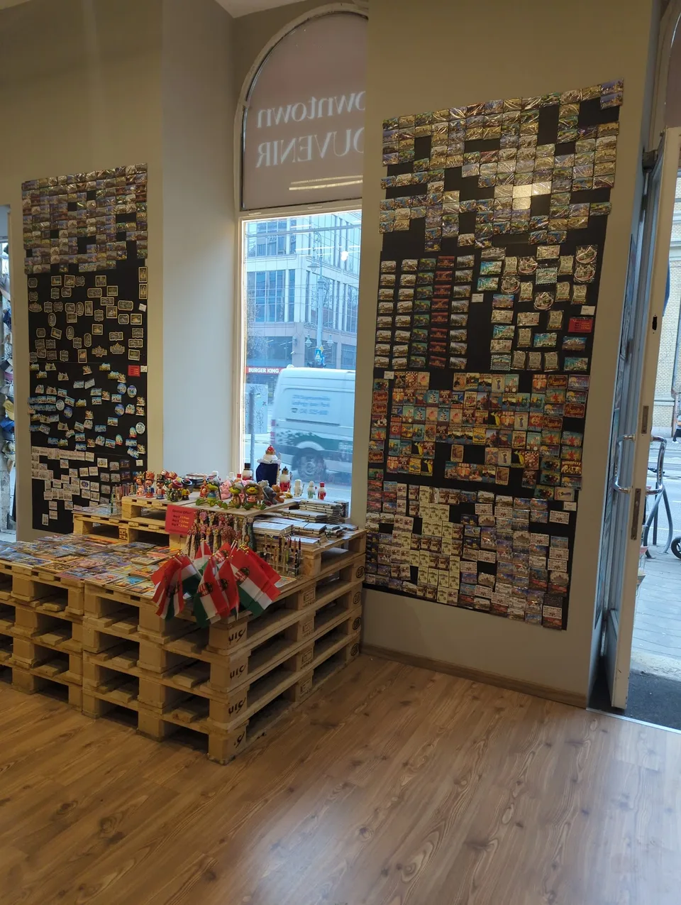 Luggage Storage and Souvenir Budapest - image 7